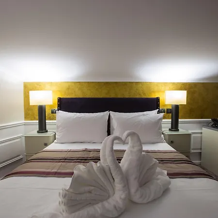 Peninsula Boutique Hotel 4*