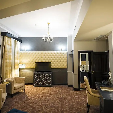 Peninsula Boutique Hotell 4*