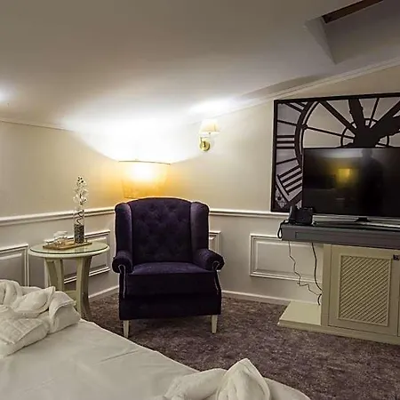 Peninsula Boutique Hotell 4*