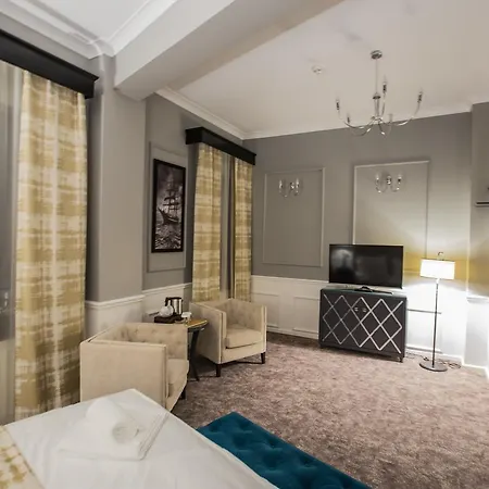Peninsula Boutique Hotell 4*