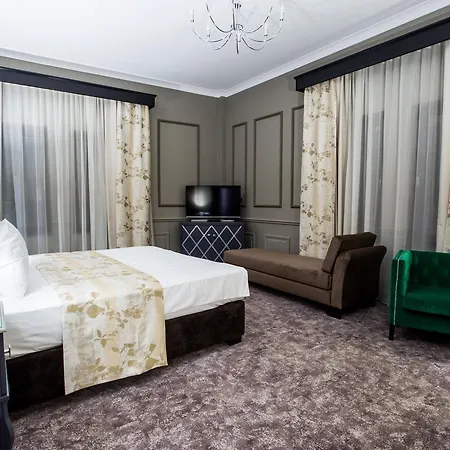 Peninsula Boutique Hotel 4*