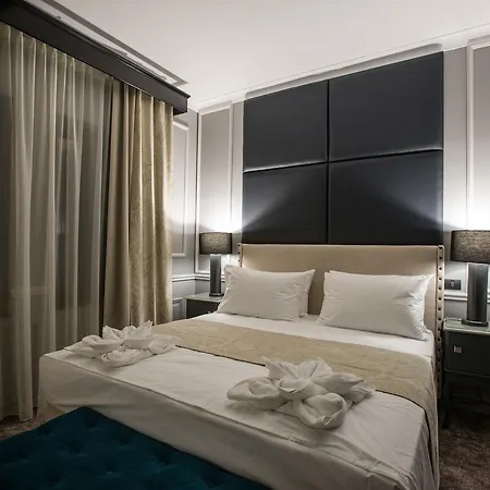 Peninsula Boutique Hotell 4*