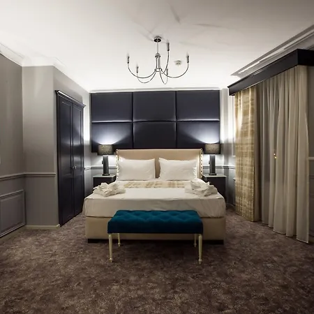 Peninsula Boutique Hotel 4*