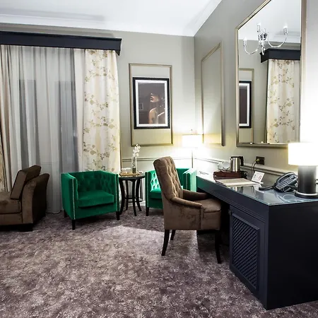 Peninsula Boutique Hotel