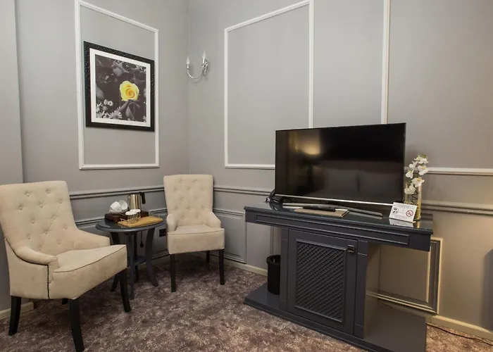 Отель Peninsula Boutique